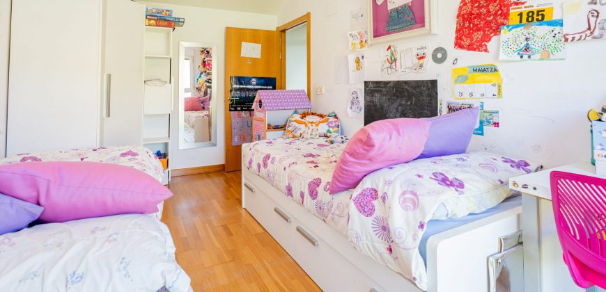Chalet adosado en venta en Calle del Tren Vasco-Navarro