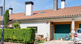 Chalet adosado en venta en Calle del Tren Vasco-Navarro