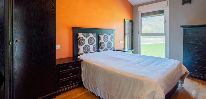 Chalet adosado en venta en Calle del Tren Vasco-Navarro