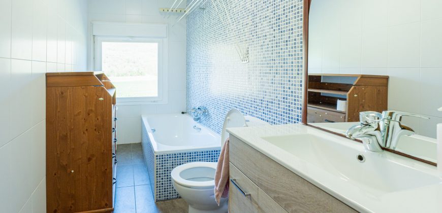 Chalet adosado en venta en Calle del Tren Vasco-Navarro