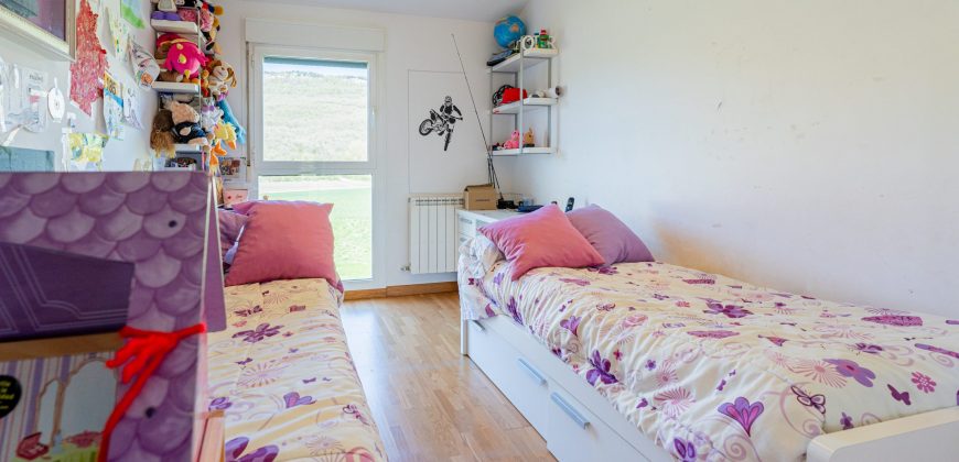 Chalet adosado en venta en Calle del Tren Vasco-Navarro