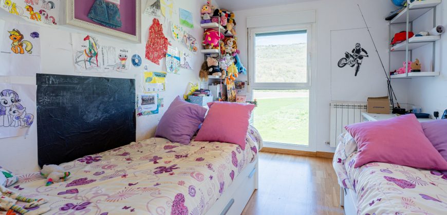 Chalet adosado en venta en Calle del Tren Vasco-Navarro