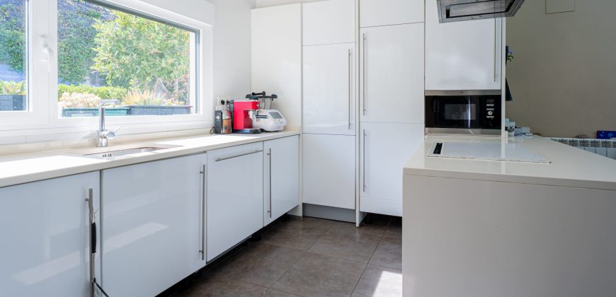 Chalet adosado en venta en Calle del Tren Vasco-Navarro
