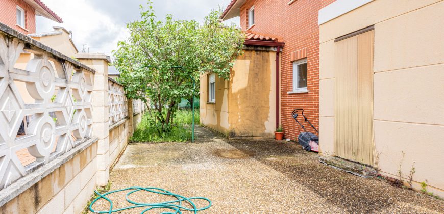 Chalet adosado en venta en Nanclares de Oca